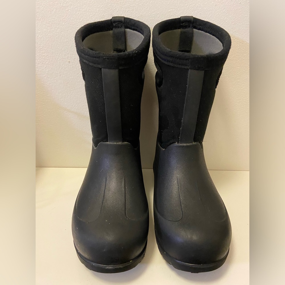 Black Camo Bogs rain boots/ snow boots